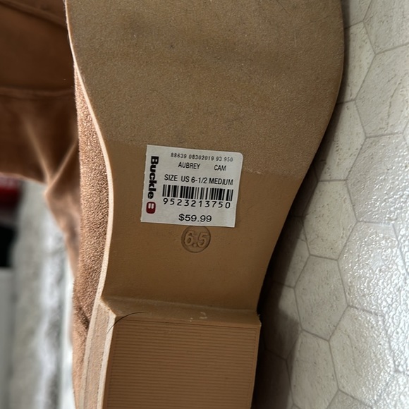 Very G Booties - Picture 2 of 3